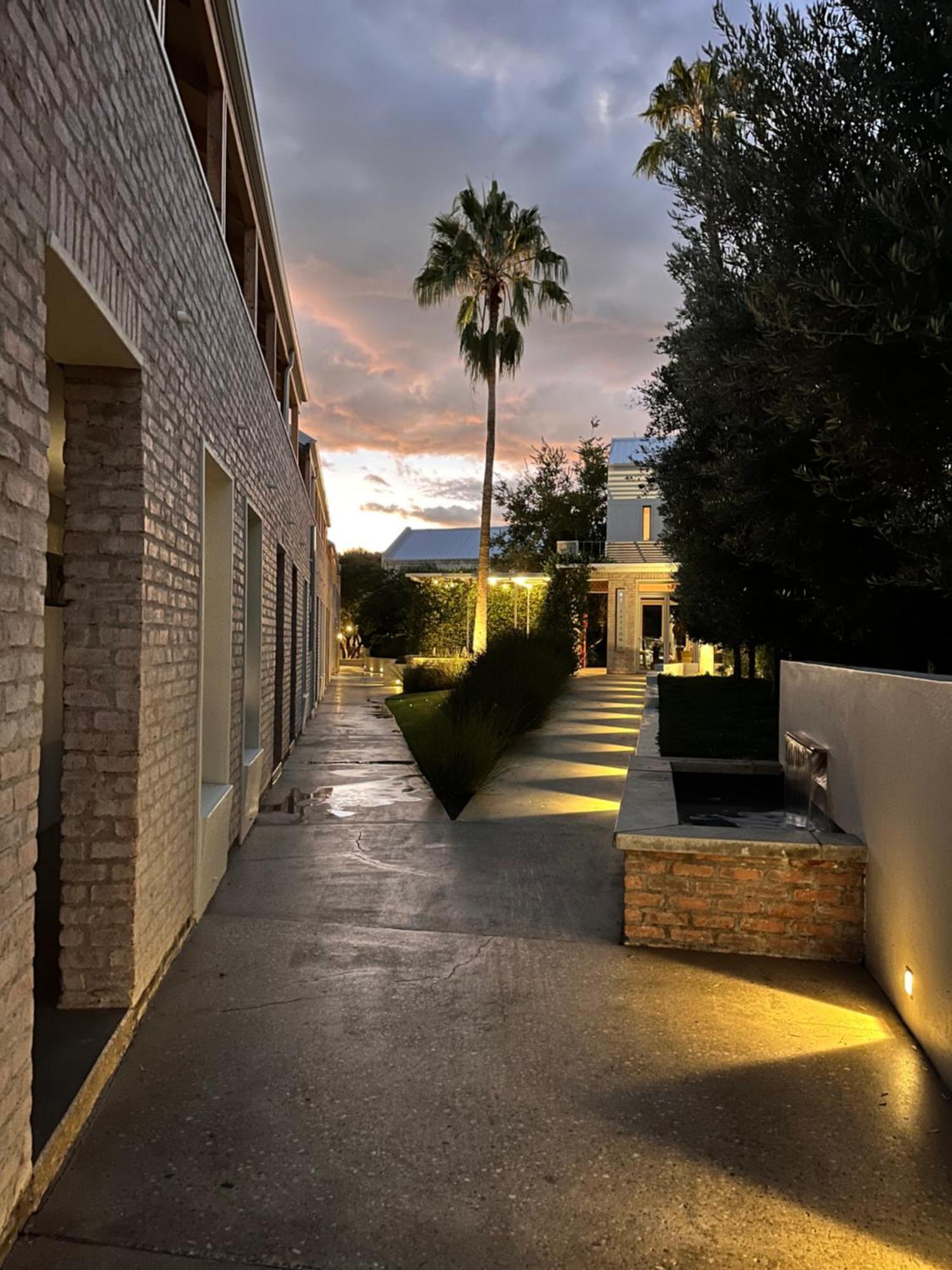The Windhoek Luxury Suites Экстерьер фото